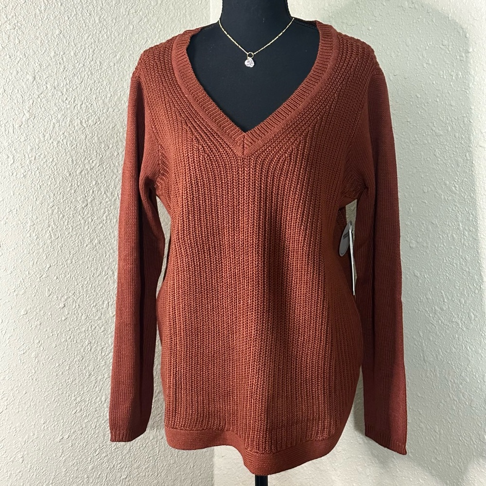 NWT RD STYLE Knot/Ribbed Sweater with Dolphin Hem in Deep Rust
